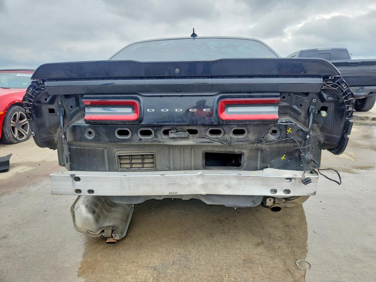 2016 DODGE CHALLENGER SXT photo 6