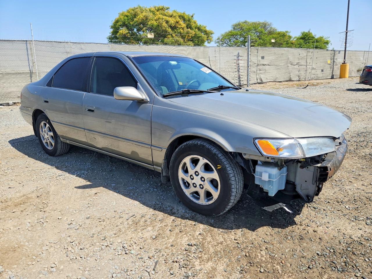 1999 TOYOTA CAMRY LE V6 photo 4