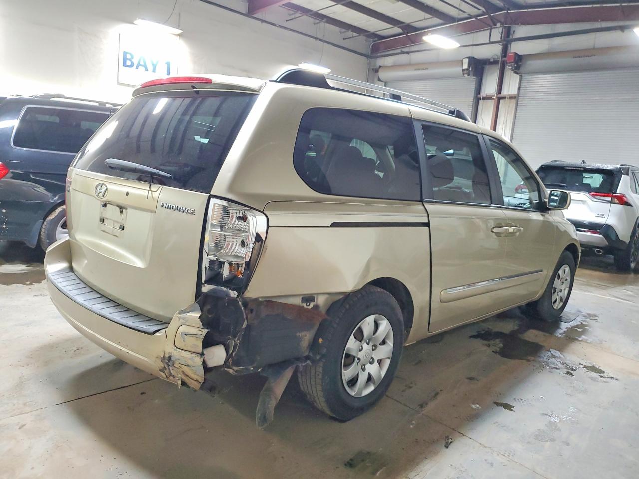 2008 HYUNDAI ENTOURAGE GLS photo 5