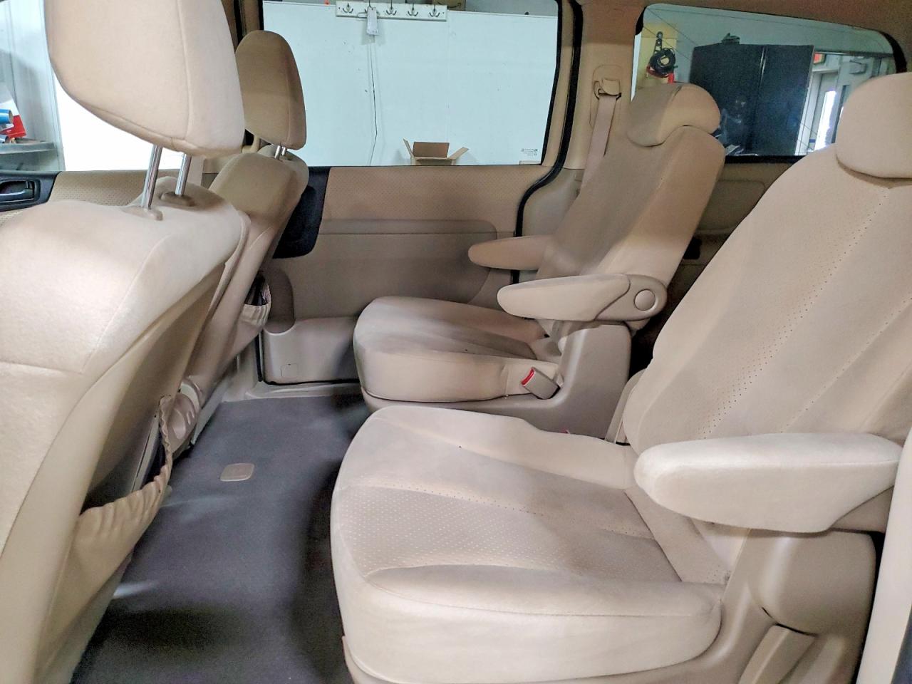2008 HYUNDAI ENTOURAGE GLS photo 19