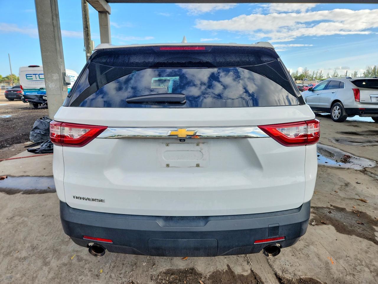 2020 CHEVROLET TRAVERSE LS photo 6