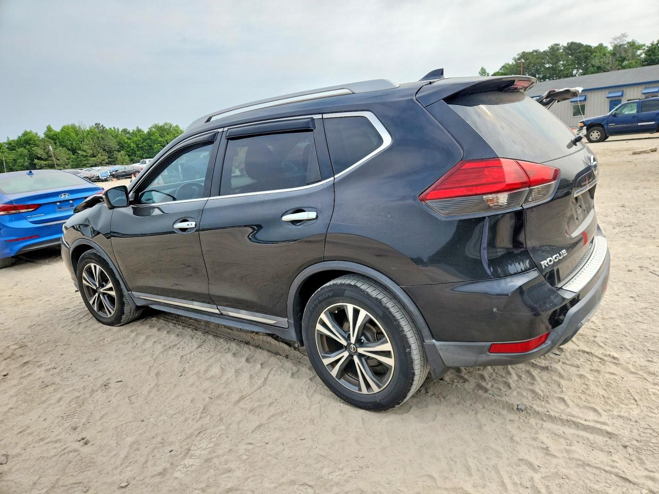 2017 NISSAN ROGUE SL photo 3