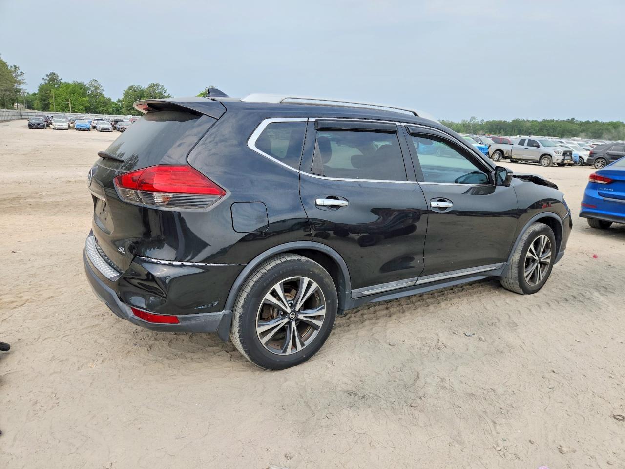 2017 NISSAN ROGUE SL photo 5