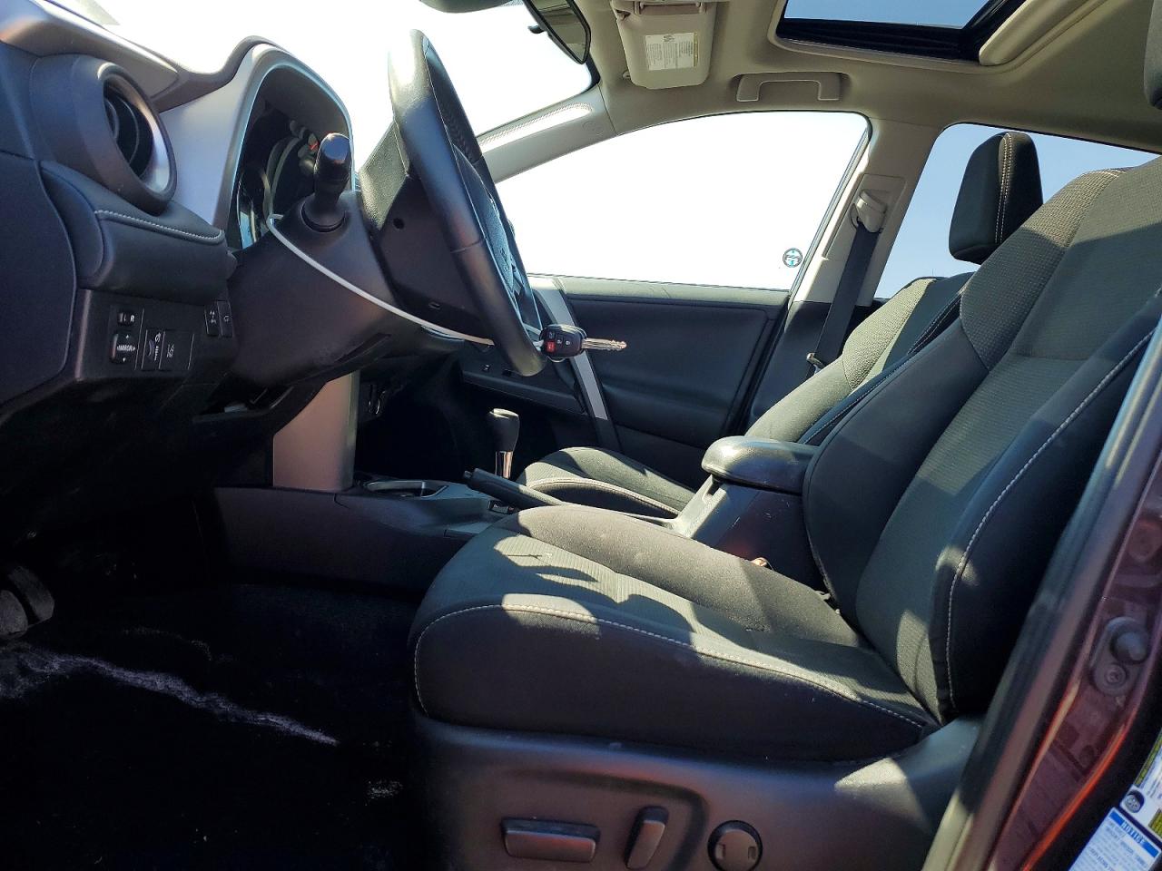 2017 TOYOTA RAV4 XLE photo 7