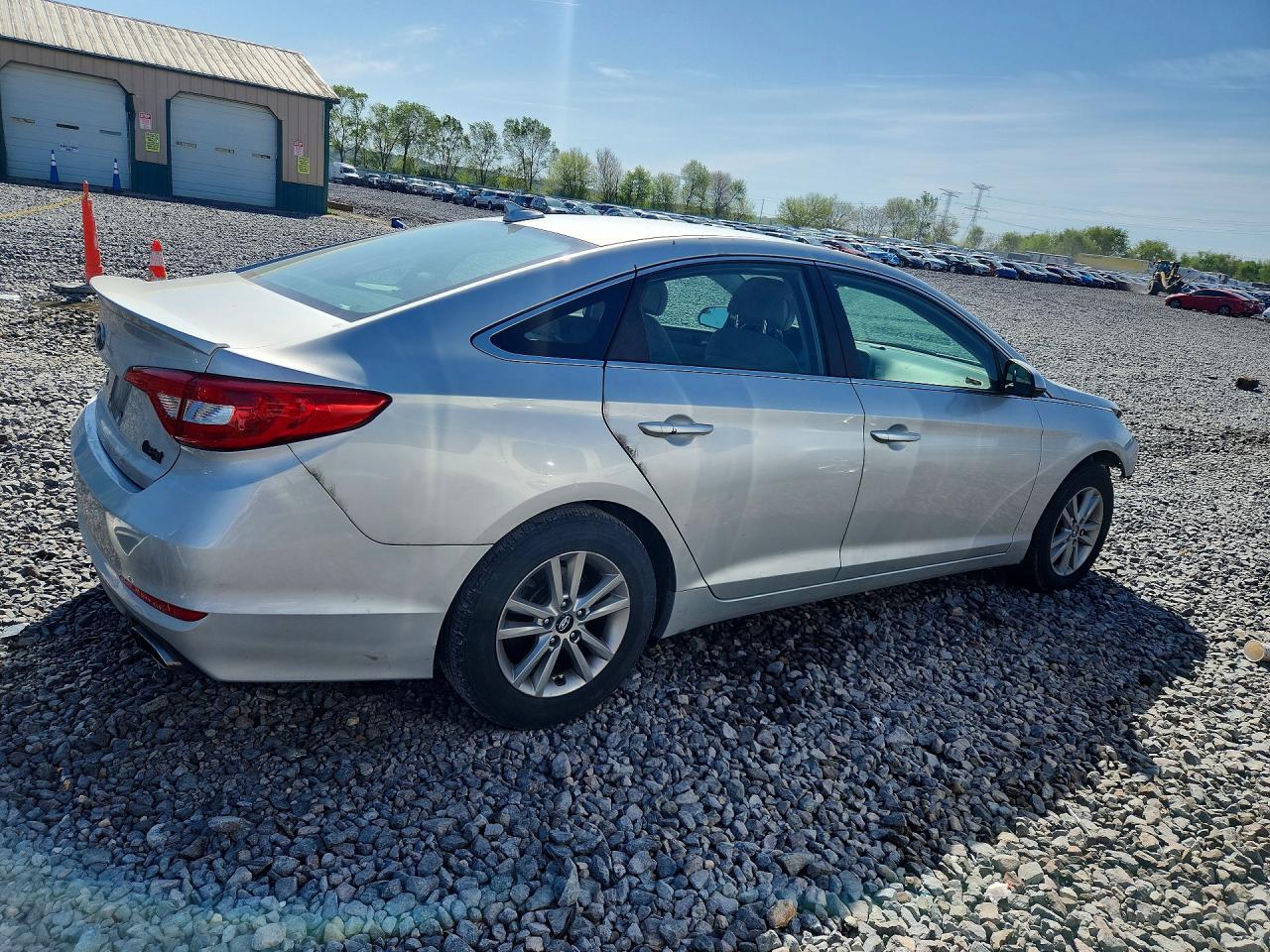 2015 HYUNDAI SONATA SE photo 3