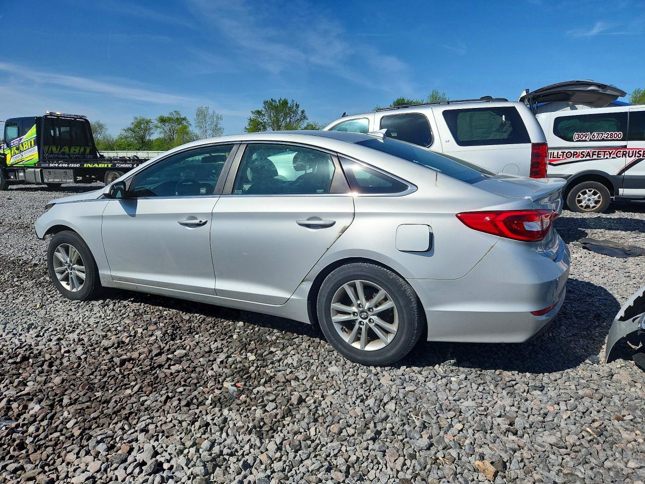2015 HYUNDAI SONATA SE photo 2