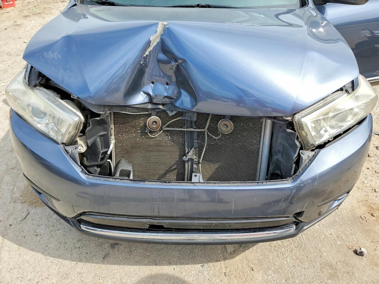 2013 TOYOTA HIGHLANDER BASE photo 23