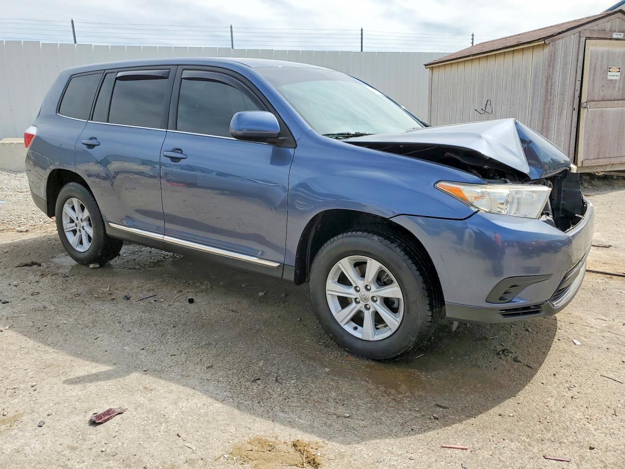 2013 TOYOTA HIGHLANDER BASE photo 7