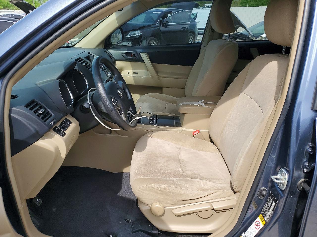 2013 TOYOTA HIGHLANDER BASE photo 13