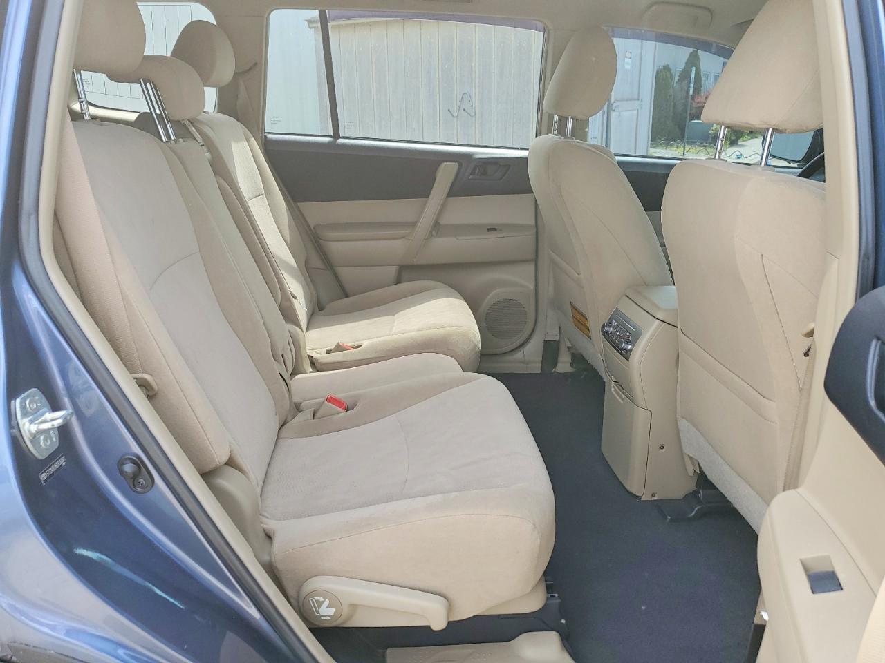 2013 TOYOTA HIGHLANDER BASE photo 21