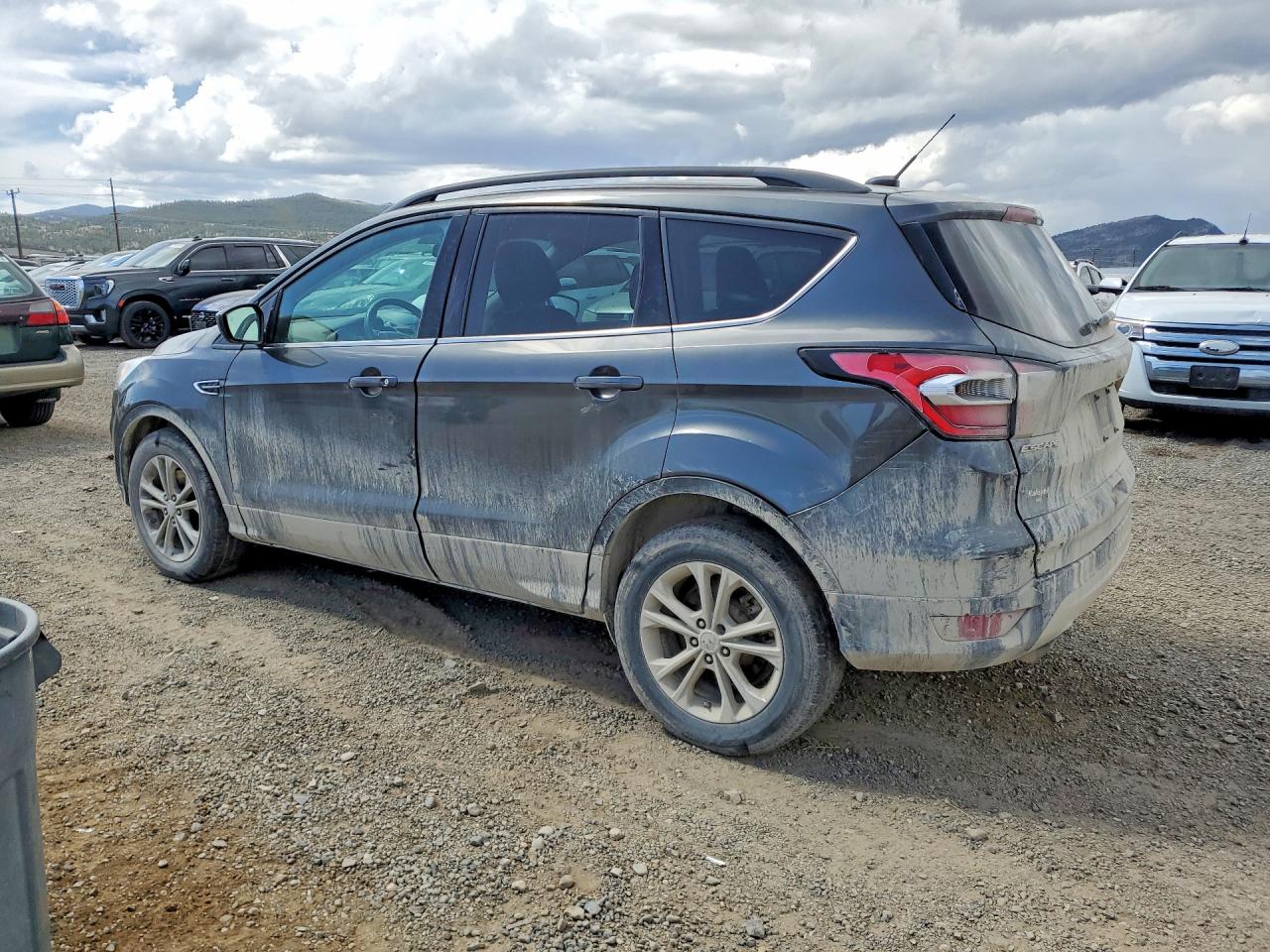 2017 FORD ESCAPE SE photo 4