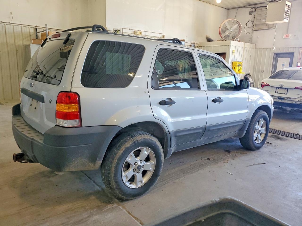 2005 FORD ESCAPE XLT photo 7