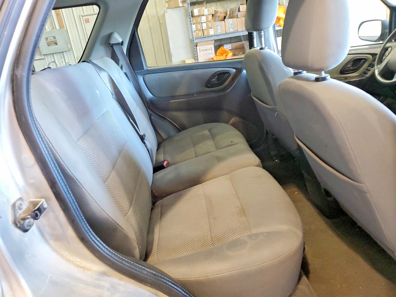 2005 FORD ESCAPE XLT photo 28