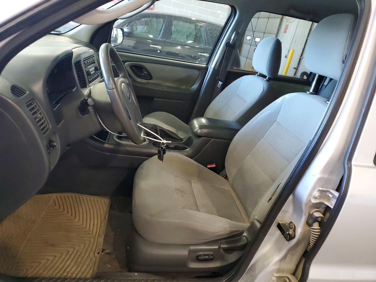 2005 FORD ESCAPE XLT photo 19