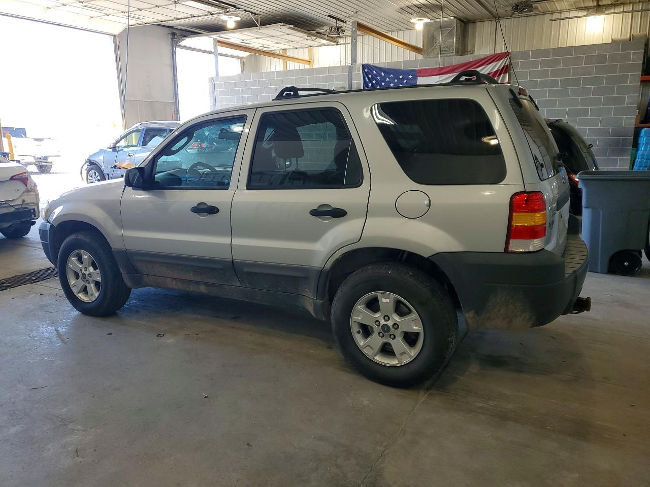 2005 FORD ESCAPE XLT photo 4