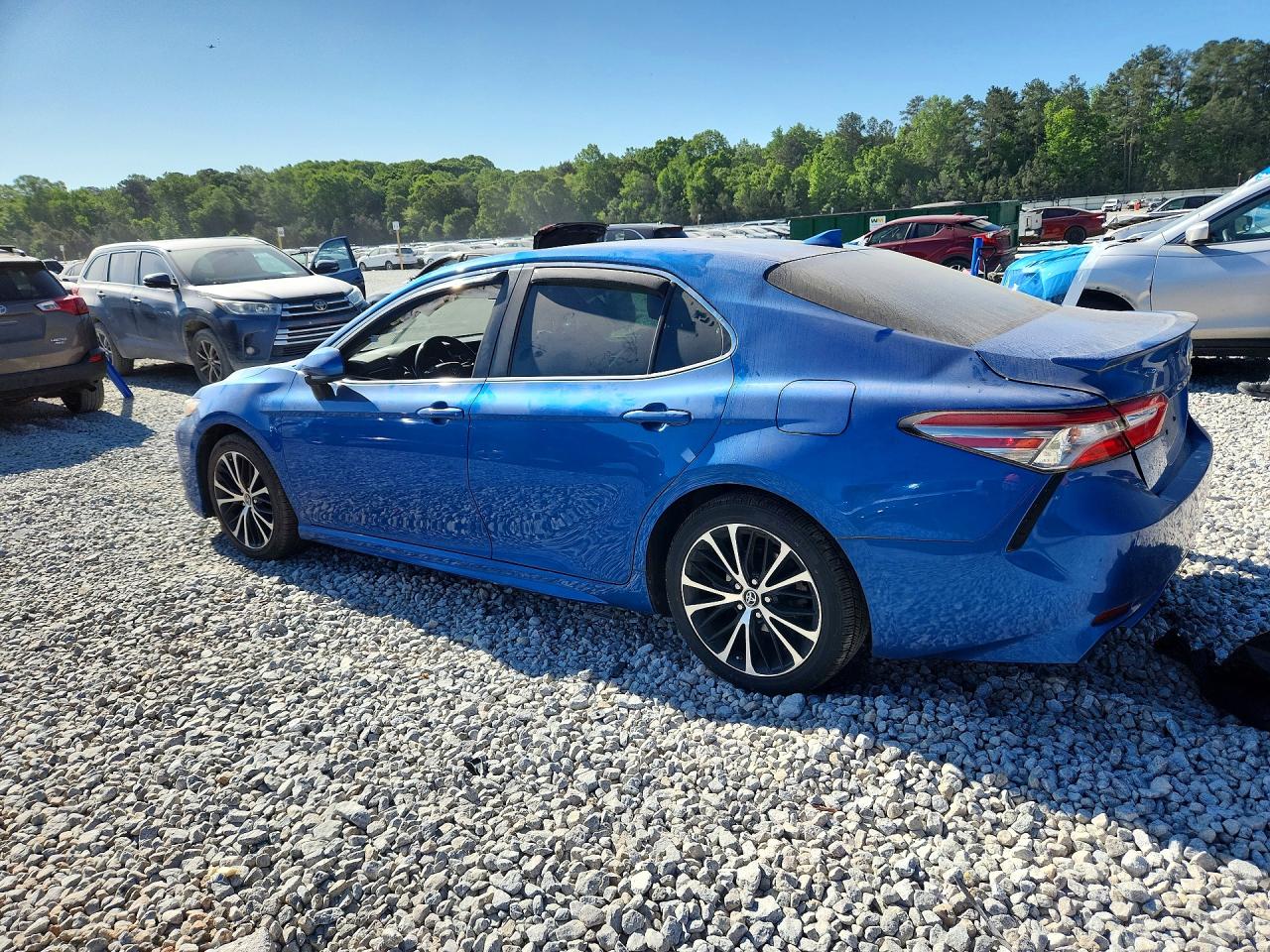2019 TOYOTA CAMRY SE photo 3