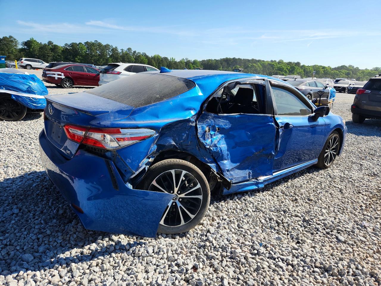 2019 TOYOTA CAMRY SE photo 5