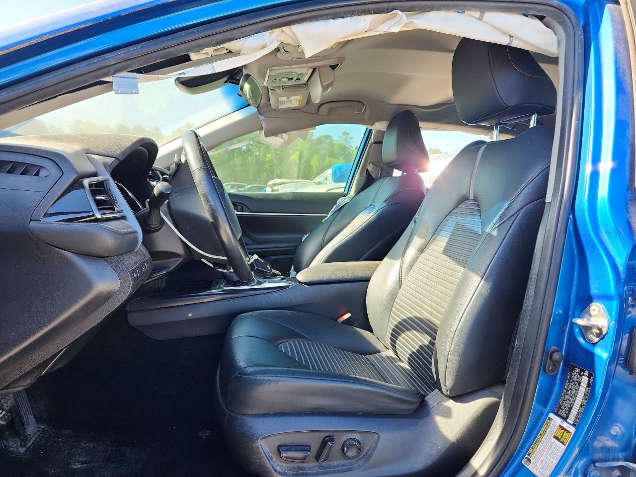 2019 TOYOTA CAMRY SE photo 13