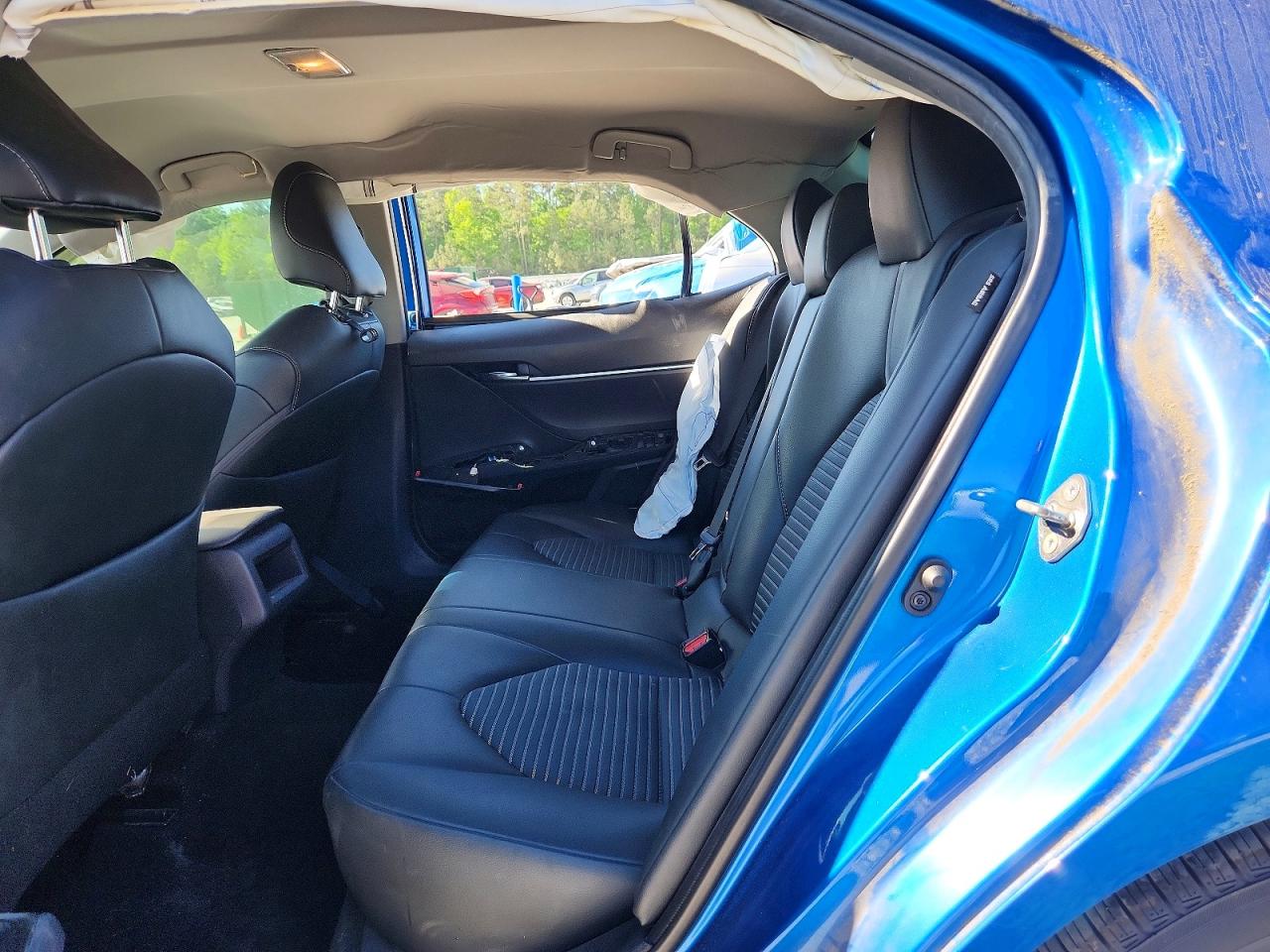 2019 TOYOTA CAMRY SE photo 19