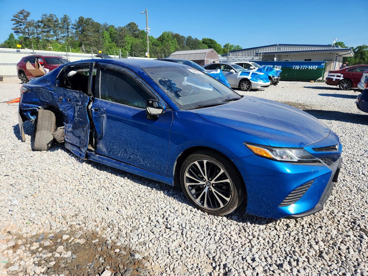 2019 TOYOTA CAMRY SE photo 7