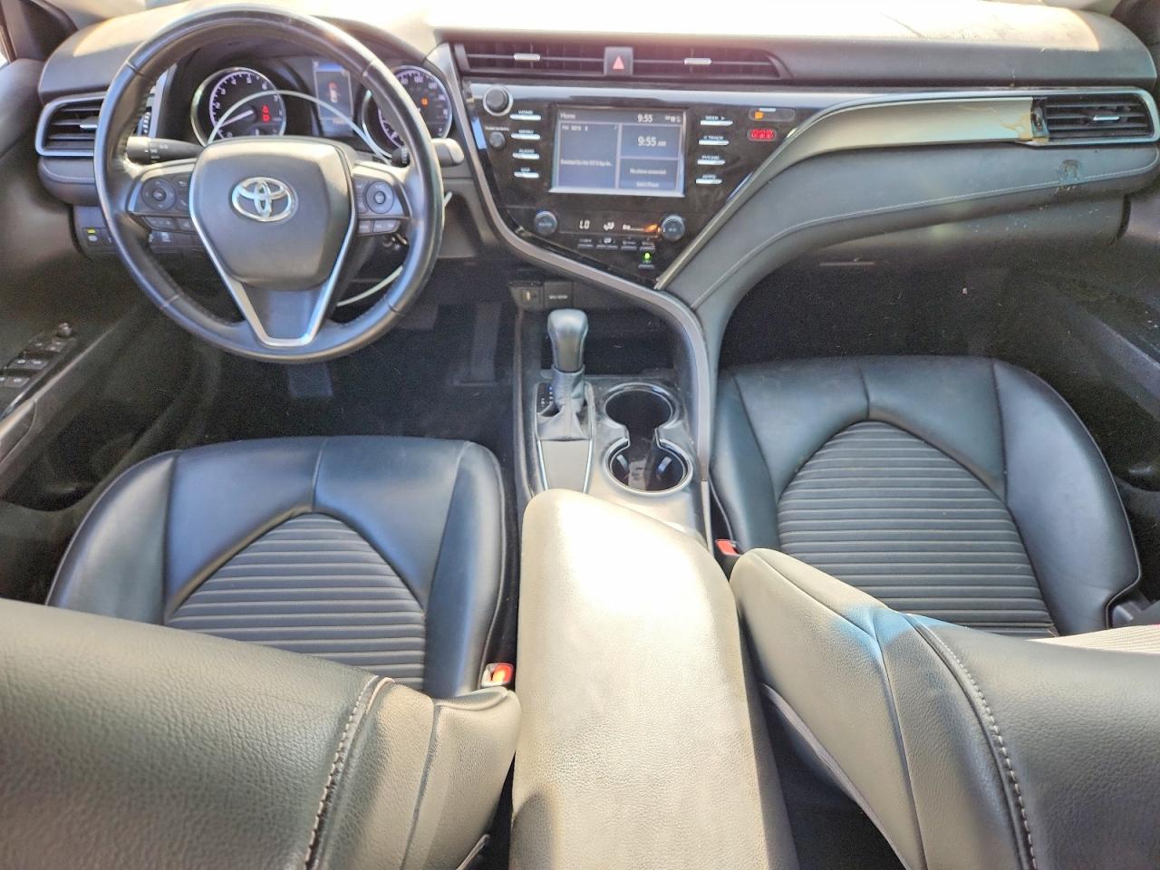 2019 TOYOTA CAMRY SE photo 15