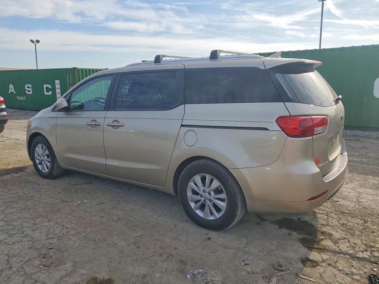 2017 KIA SEDONA LX photo 4