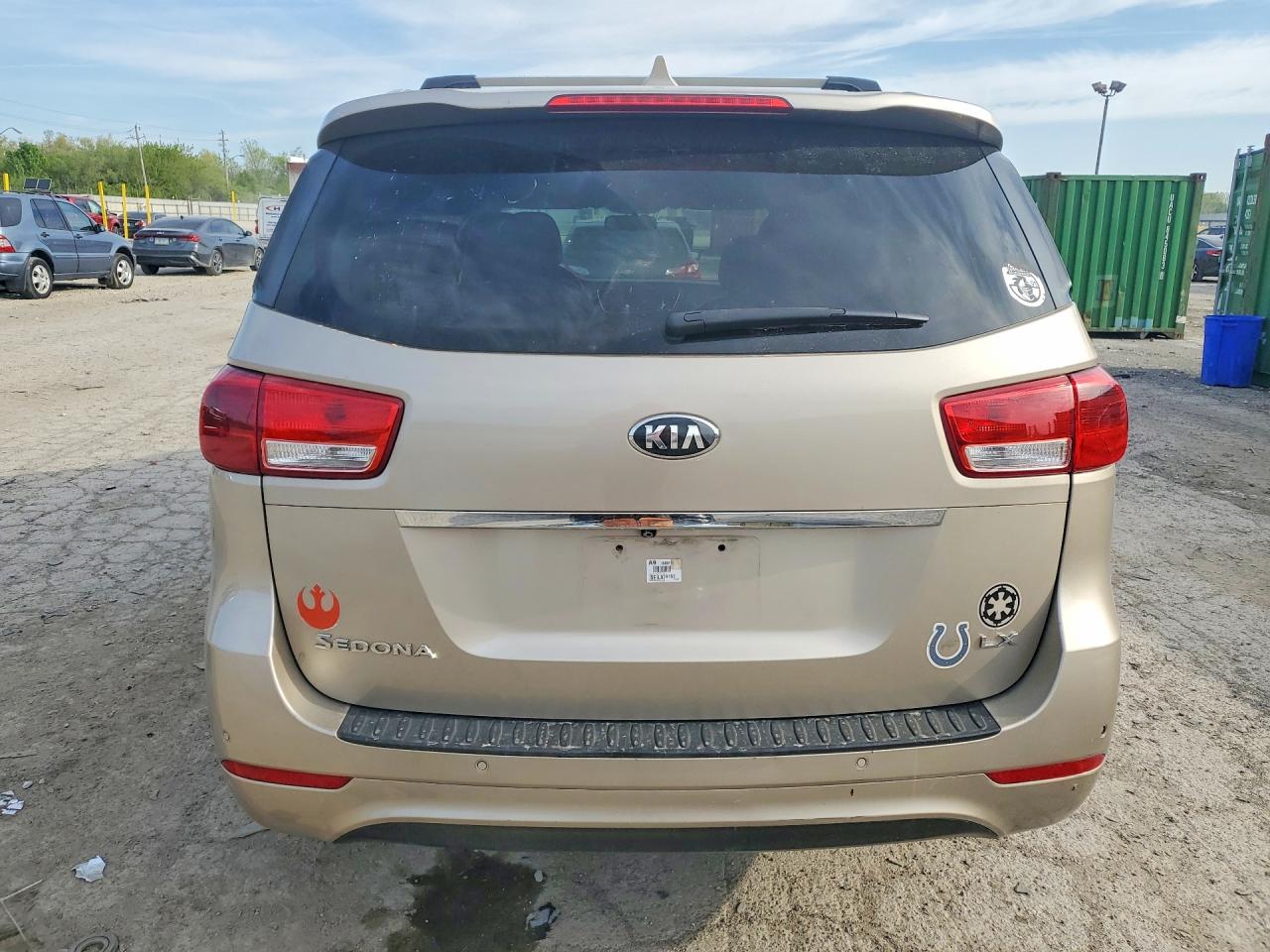 2017 KIA SEDONA LX photo 16