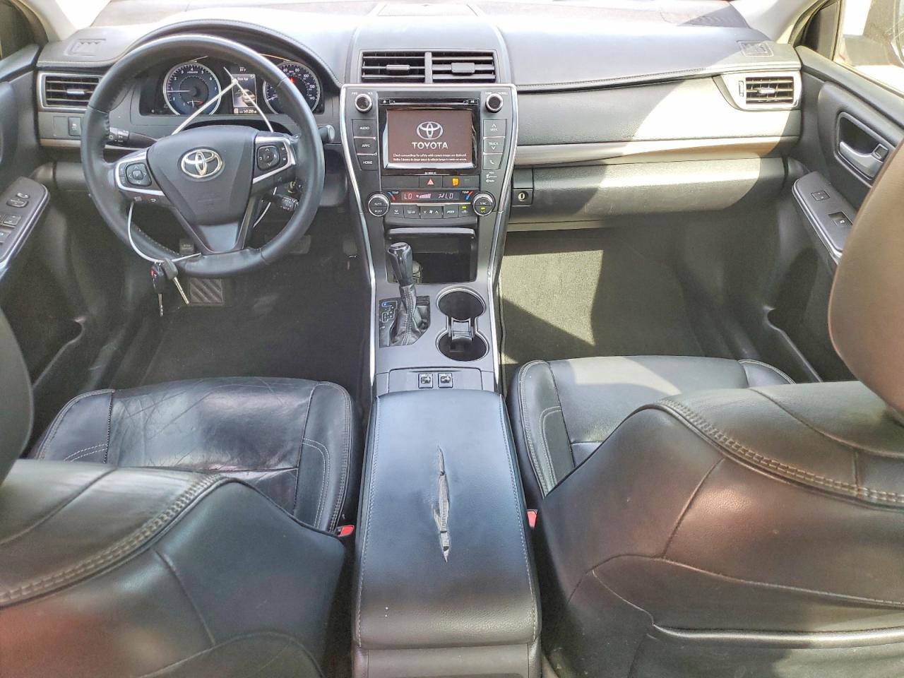 2016 TOYOTA CAMRY XLE photo 15