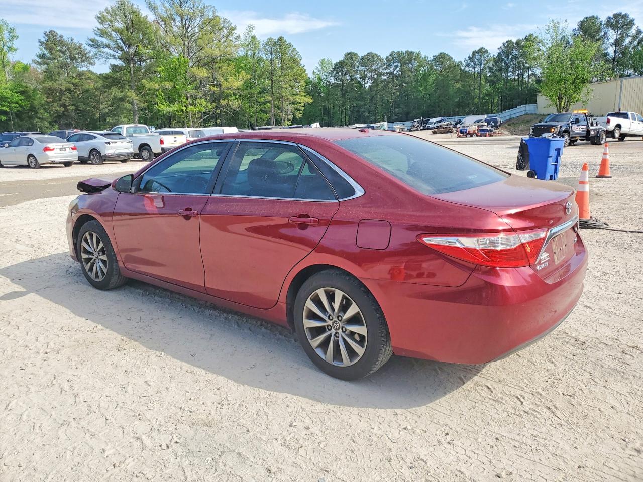 2016 TOYOTA CAMRY XLE photo 3