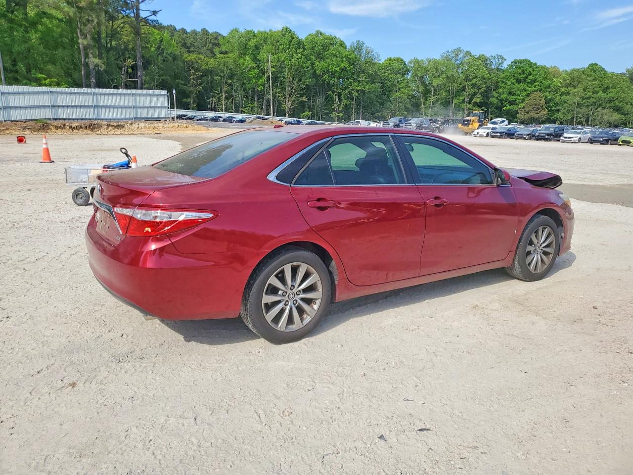 2016 TOYOTA CAMRY XLE photo 5