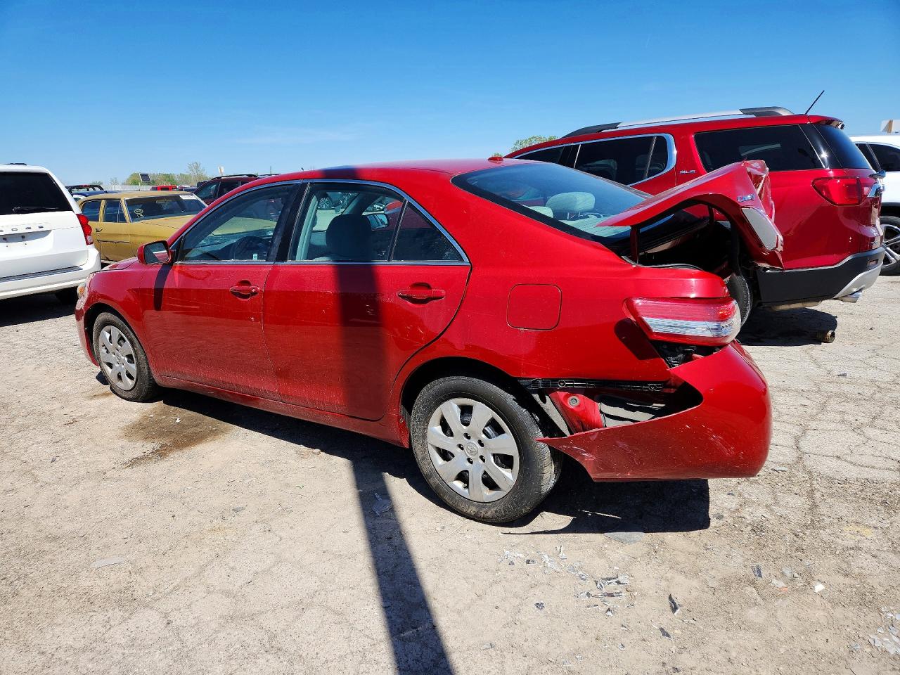 2011 TOYOTA CAMRY LE photo 3