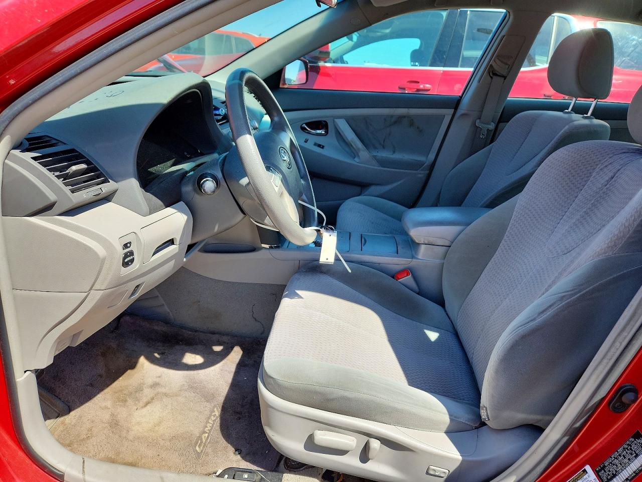 2011 TOYOTA CAMRY LE photo 13