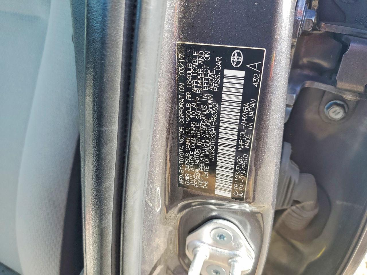 2017 TOYOTA PRIUS C ONE photo 37