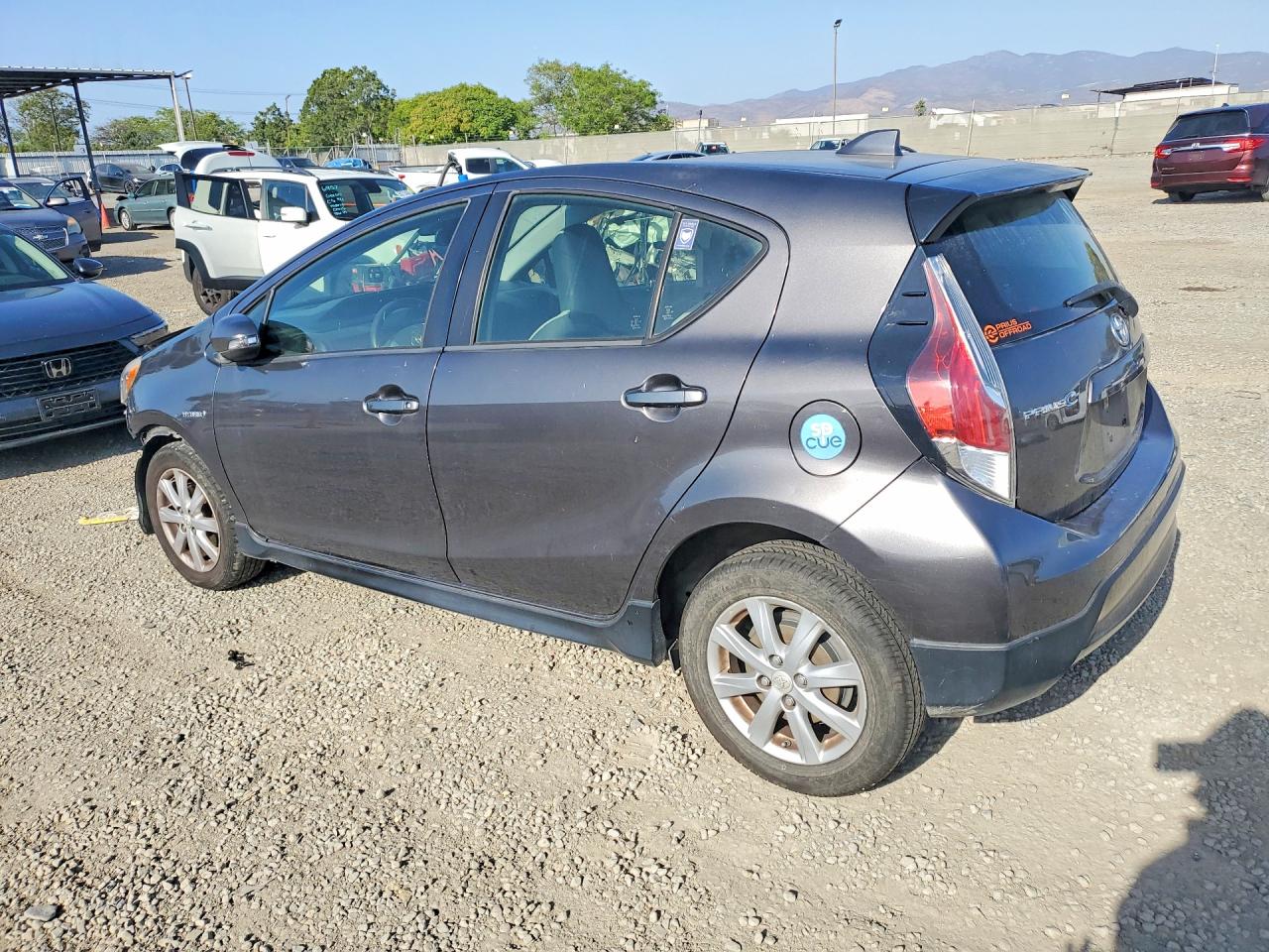 2017 TOYOTA PRIUS C ONE photo 4