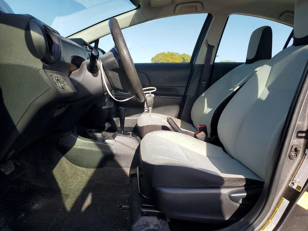 2017 TOYOTA PRIUS C ONE photo 19