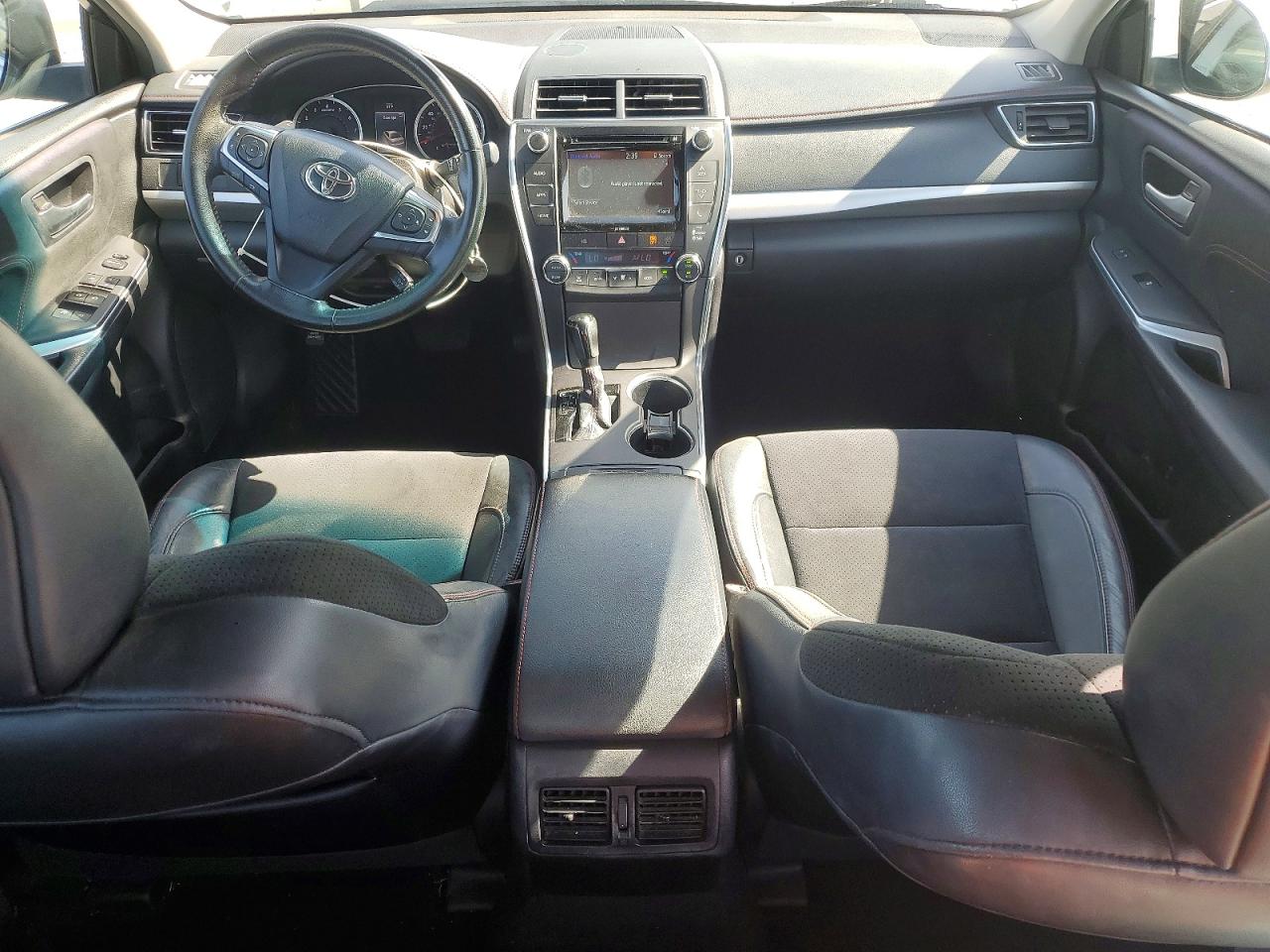2016 TOYOTA CAMRY XSE photo 15