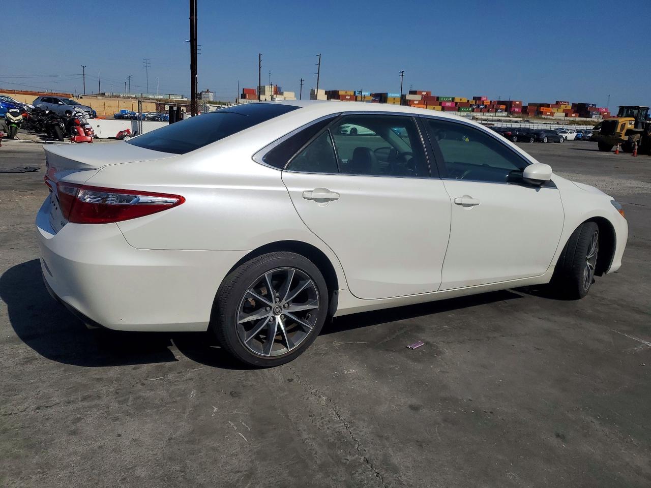 2016 TOYOTA CAMRY XSE photo 5