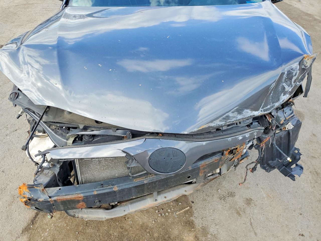 2011 TOYOTA CAMRY photo 21