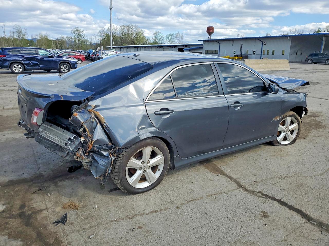 2011 TOYOTA CAMRY photo 5