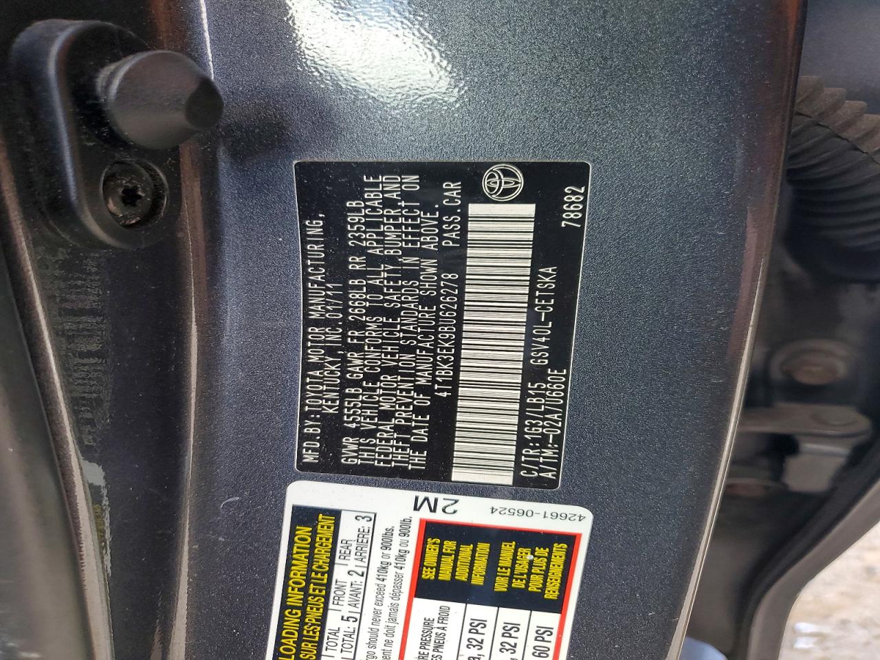 2011 TOYOTA CAMRY photo 25