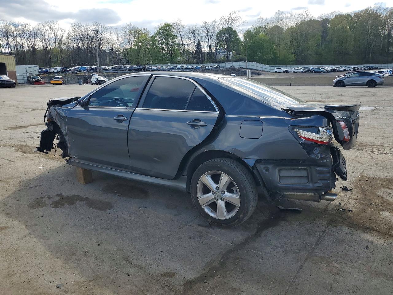 2011 TOYOTA CAMRY photo 3