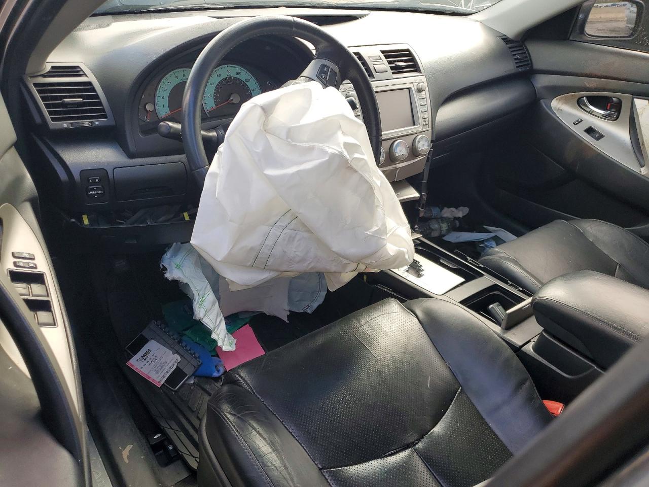 2011 TOYOTA CAMRY photo 15