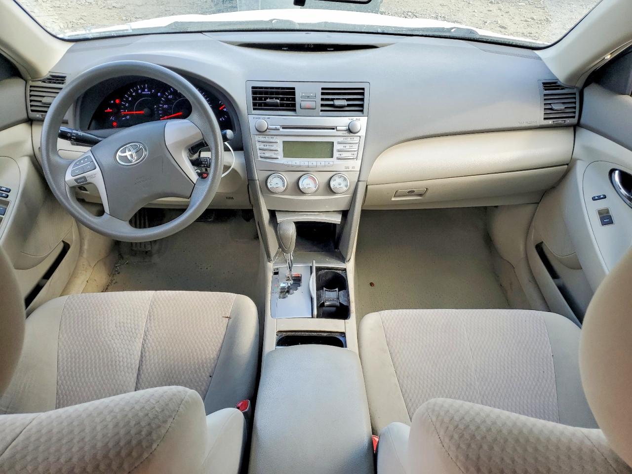 2011 TOYOTA CAMRY LE photo 22