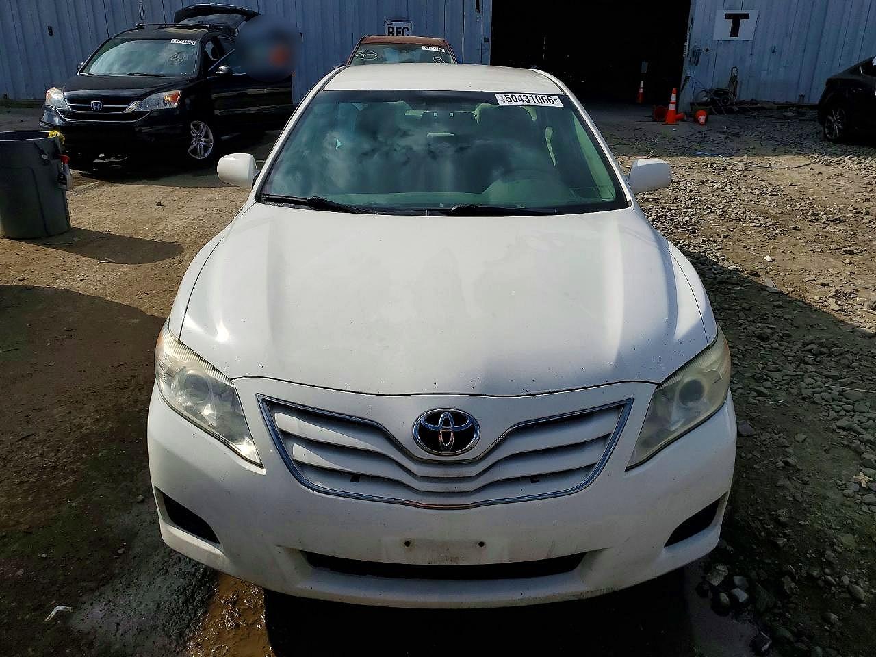 2011 TOYOTA CAMRY LE photo 13