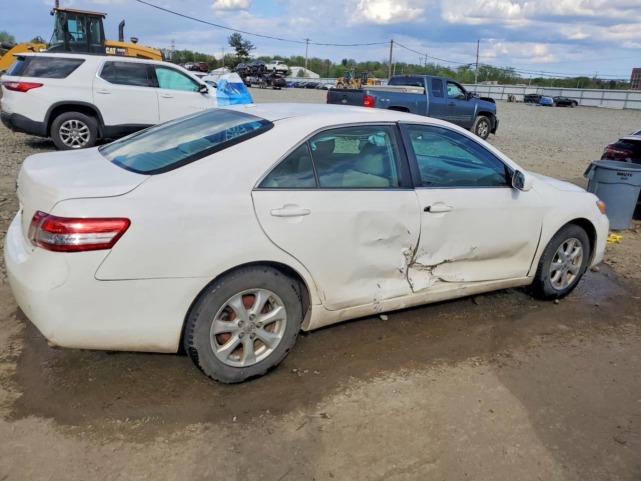 2011 TOYOTA CAMRY LE photo 7