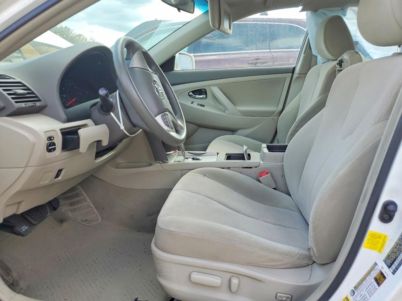 2011 TOYOTA CAMRY LE photo 19