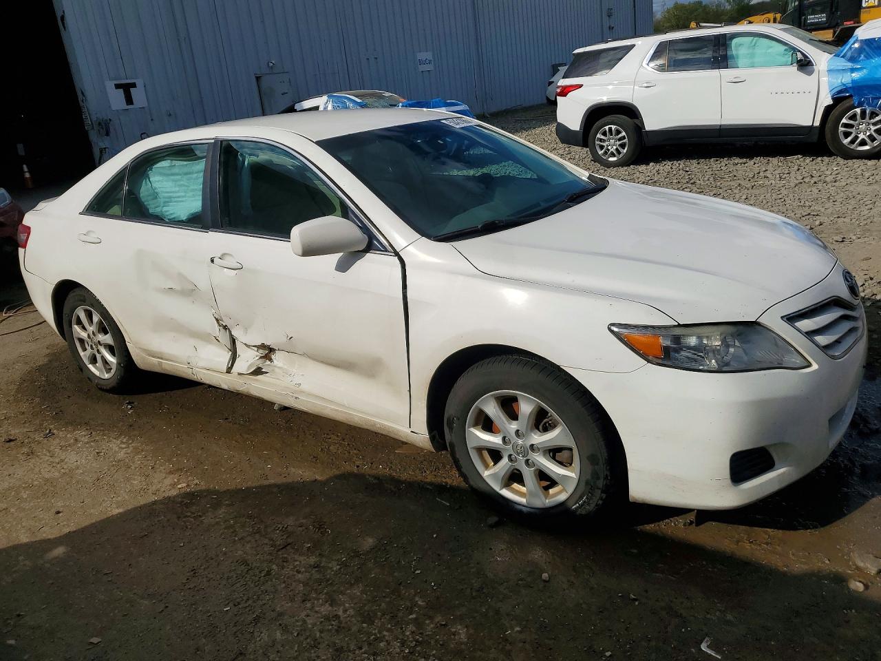 2011 TOYOTA CAMRY LE photo 10