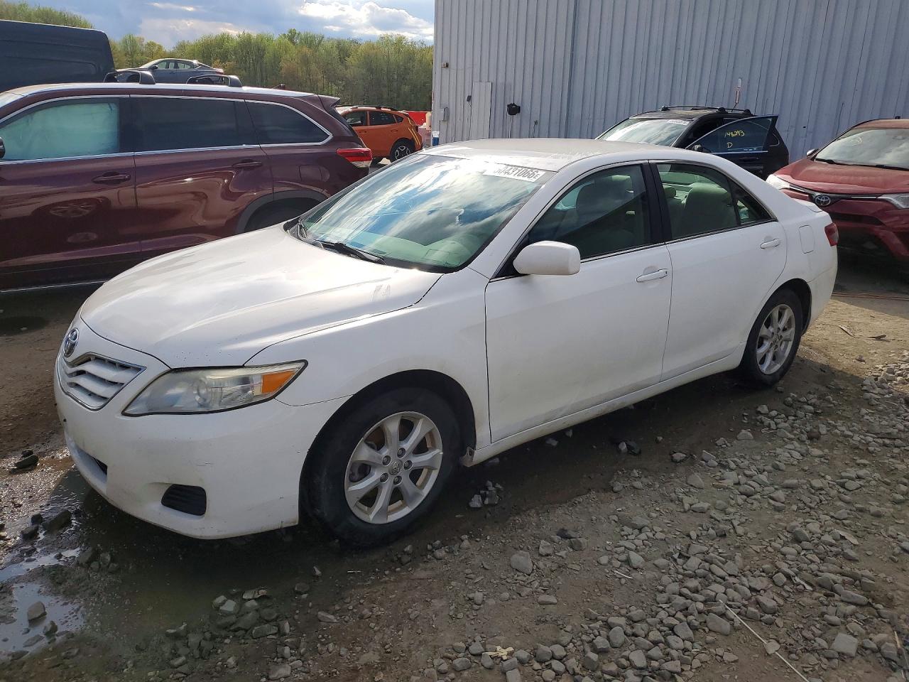 2011 TOYOTA CAMRY