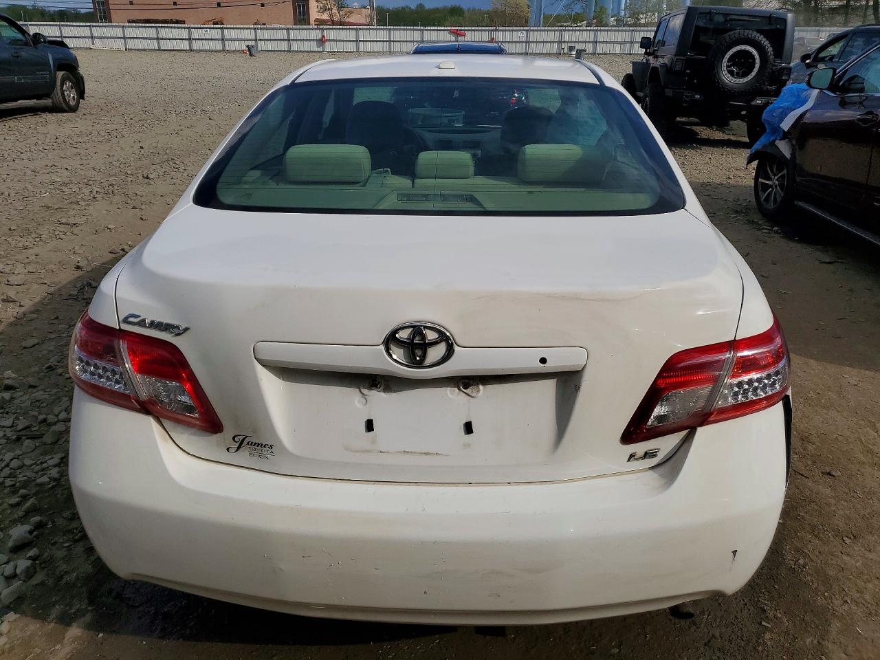 2011 TOYOTA CAMRY LE photo 16