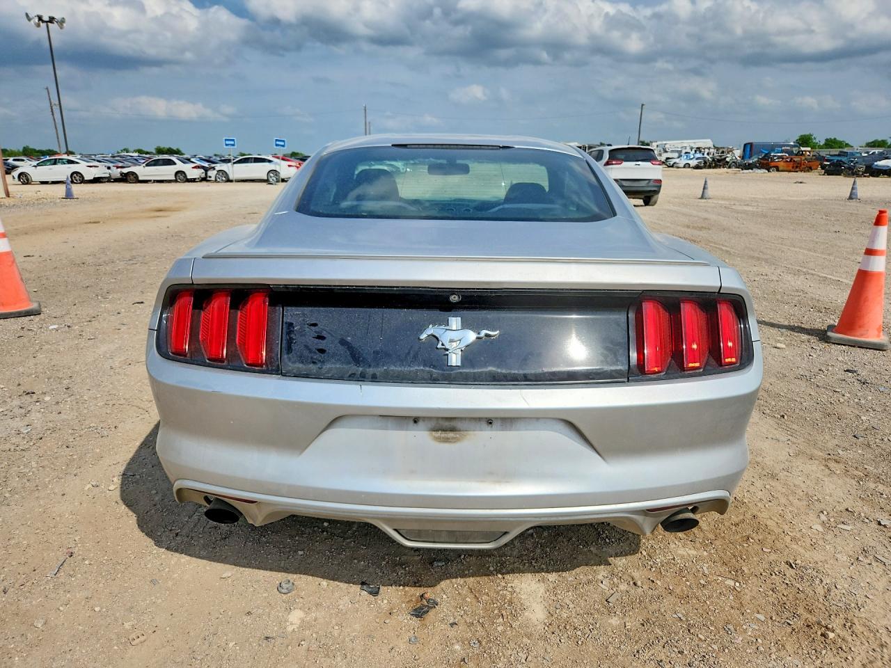 2015 FORD MUSTANG photo 16